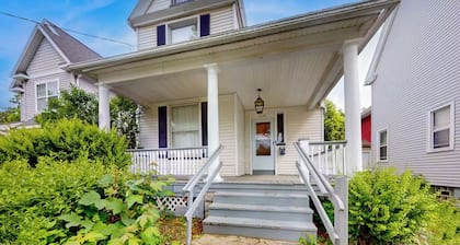 3 Miles from Airport, this 4 BR home offers retreat for a group of 8 guests