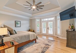 5 soverom, skrivebord, reiseseng for barn og wi-fi (inkludert)