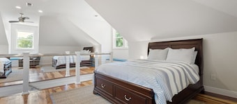 Hook, Wine, & Sinker-Sleeps 28, Dock, Hot Tub, Kayaks/SUPs