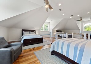 6 bedrooms, desk, travel cot, free WiFi