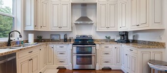 Hook, Wine, & Sinker-Sleeps 28, Dock, Hot Tub, Kayaks/SUPs