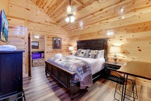 4 bedrooms, desk, iron/ironing board, travel cot - Indoor Pool | Mini Golf | Game Room | Resort (Sevierville)