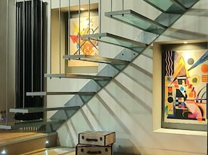 Appartement Exclusif, vue ville | Coin séjour | TV connectée de 55 pouces avec chaînes par satellite
