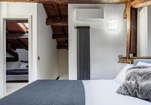 Luxe appartement, uitzicht op de stad | 2 slaapkamers, een kluis op de kamer, verduisterende gordijnen