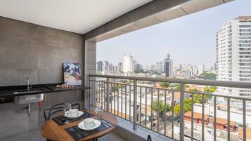 Basic Apartment | Outdoor dining