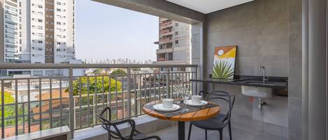 Apartment | Outdoor dining