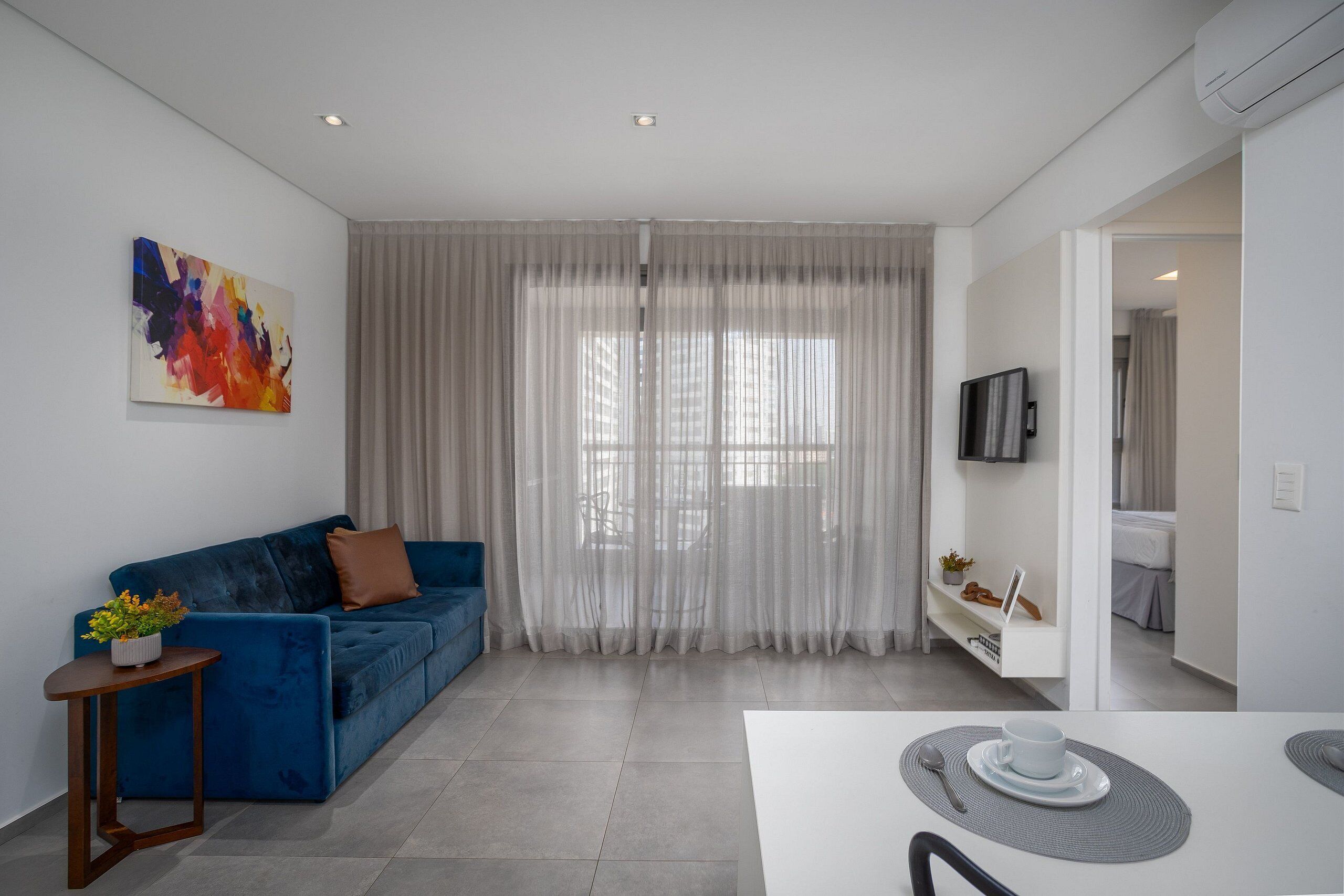 Apartamento básico | Zona de estar | Una televisión