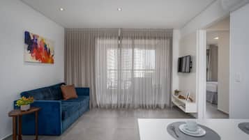 Apartamento básico | Zona de estar | Una televisión