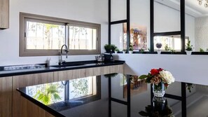 Fridge, microwave, oven, stovetop - Villa L'Opulence Marrakech (Marrakech)