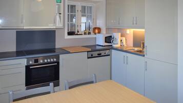 Refrigerador, horno, parrilla de estufa y lavavajillas