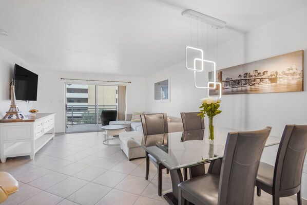 Interior - Condo 5 min from beach 2 bedroom in sunny Sunny Isles Beach (Sunny Isles Beach)