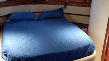 3 bedrooms, bed sheets