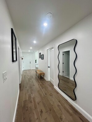 Interior - Spacious 3-BR Condo with Modern Fireplace & Full Amenities - Near Downtown (Boston)