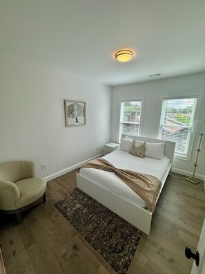 3 quartos, ferros/tábuas de passar roupa, Wi-Fi, roupa de cama