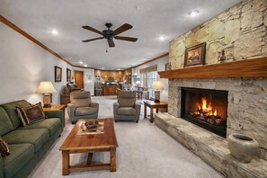 Interior - Town Pointe Escape Park City! Main Street and Skiing! Hot Tub! (Park City)