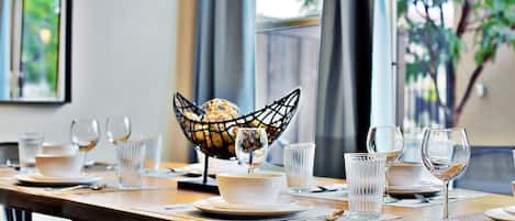 Maison familiale, vue sur la montagne | Repas dans la chambre
