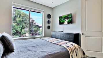 Family House, Mountain View | 4 bedrooms, iron/ironing board, free WiFi