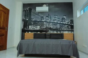 2 bedrooms - New York.. (Lomé)