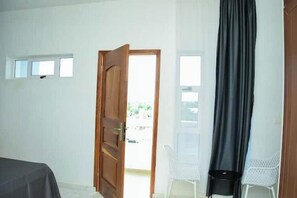 2 bedrooms - New York.. (Lomé)