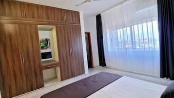 3 bedrooms, iron/ironing board, free WiFi
