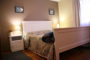 2 chambres, fer et planche Ă repasser, literie fournie