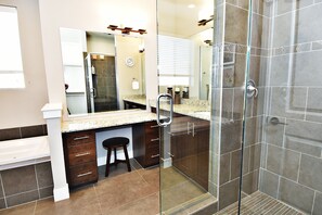Family House, Mountain View | Bathroom | Separate bathtub and shower, free toiletries, towels, soap - Entrada at Moab 428 (Moab)