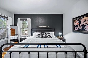 2 bedrooms, desk, iron/ironing board, travel crib - Explore Denver From Our Spacious Retreat (Denver)