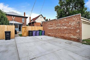 Property grounds - Explore Denver From Our Spacious Retreat (Denver)