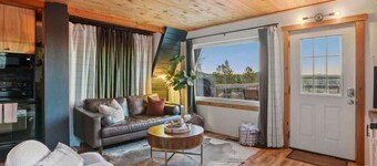 Cedar Mountain Lodge | Hot Tub, Views & Wildlife