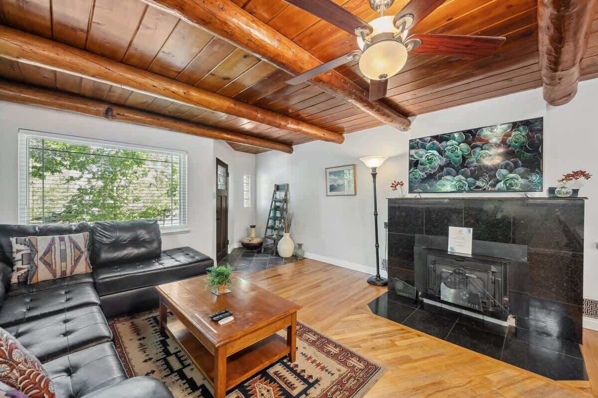 TV, fireplace, offices