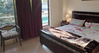 Charming City Retreat: Cozy 1-Bedroom Apartment