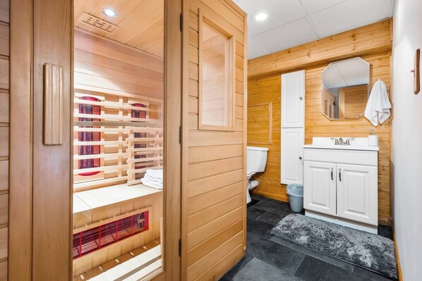 Sauna - CaterCasa: Fenced Yard~Dog Friendly~Games~Sauna (Traverse City)