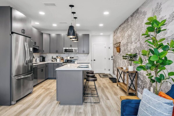 Refrigerador, microondas, horno, placa de cocina