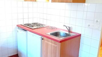 Fridge, microwave, dishwasher, coffee/tea maker