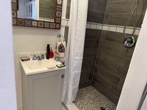Shower, hair dryer, towels, soap - Romantic Paradise with Private pool, beautiful studio, breakfast and more! (San Felipe)