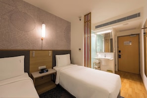 Hypo-allergenic bedding, in-room safe, desk, laptop workspace - Holiday Inn Express Kolkata New Town by IHG (Barasat)