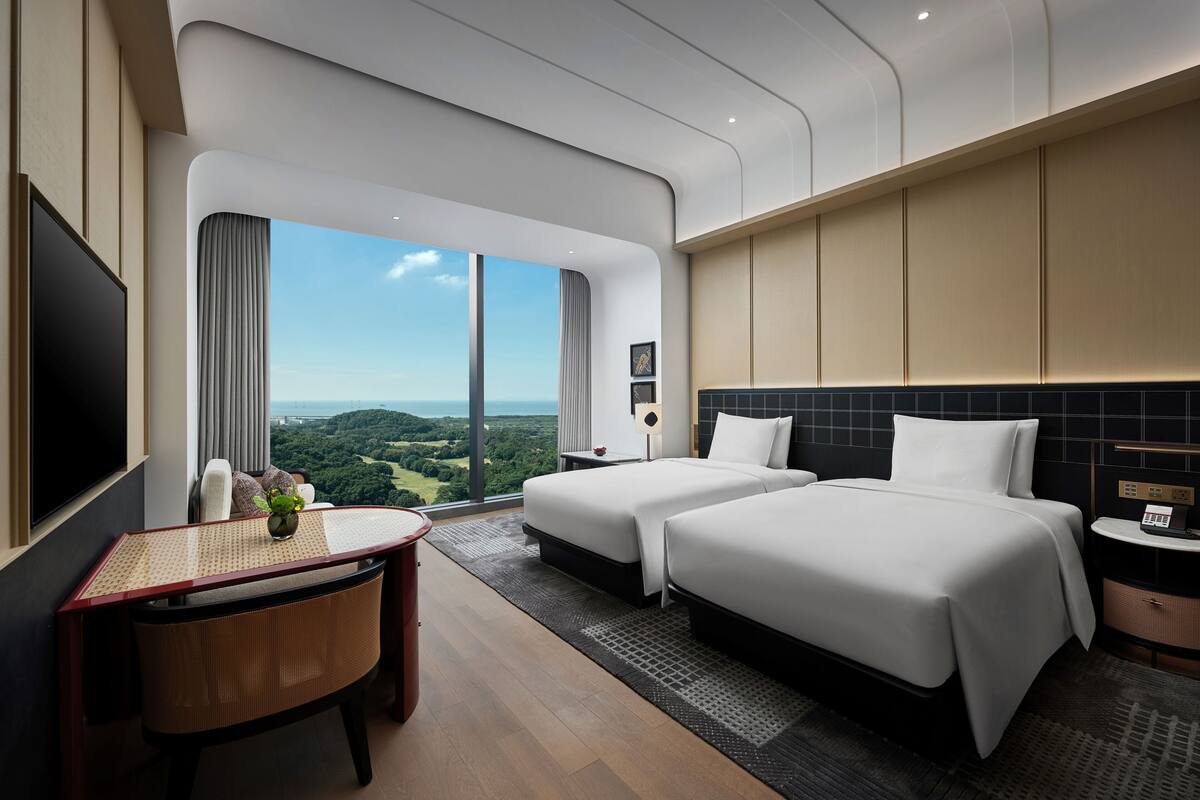 Premium bedding, down comforters, minibar, in-room safe