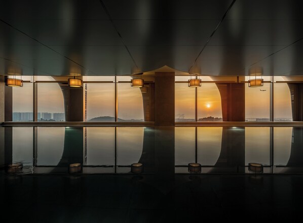 Indoor pool, open 6:00 AM to 10:30 PM, lifeguards on site - HUALUXE Shenzhen Bao'an by IHG (Shenzhen)