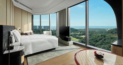 HUALUXE Shenzhen Bao'an by IHG