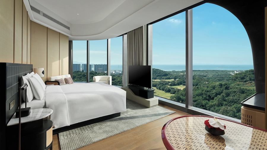 HUALUXE Shenzhen Bao'an by IHG