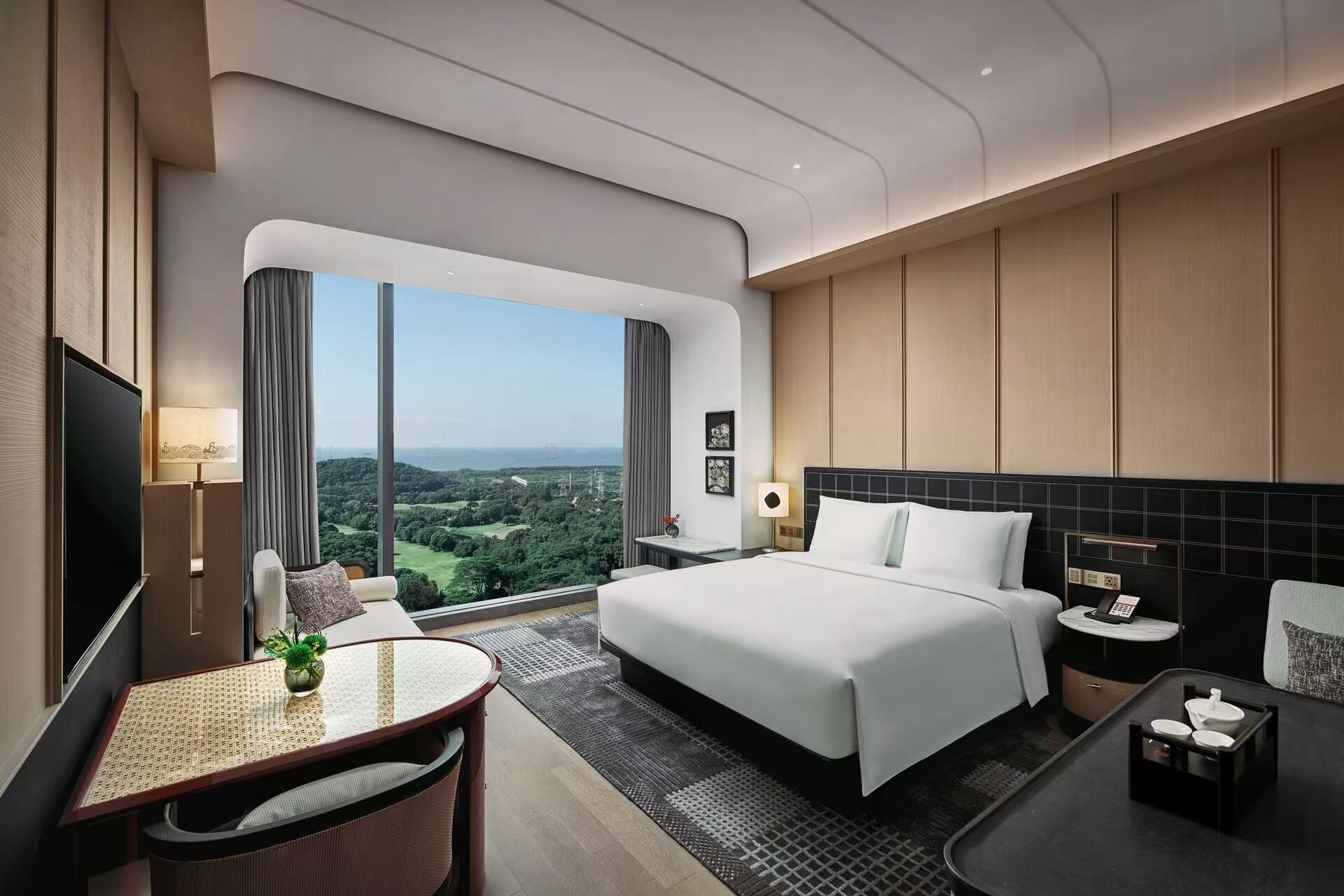 Seprai premium, selimut bulu angsa, minibar, dan brankas