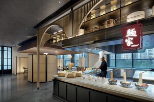 3 restaurants, breakfast, lunch, dinner served; Chinese cuisine 