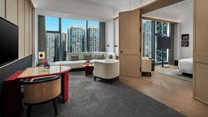 ห้องเอ็กเซกคิวทีฟสวีท, 1 ห้องนอน | เครื่องนอนระดับพรีเมียม, ผ้านวมขนเป็ด, มินิบาร์, ตู้นิรภัยในห้องพัก
