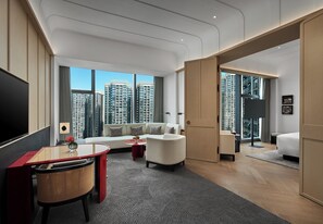 Premium bedding, down duvets, minibar, in-room safe - HUALUXE Shenzhen Bao'an by IHG (Shenzhen)