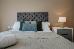 2 bedrooms, iron/ironing board, travel cot, free WiFi