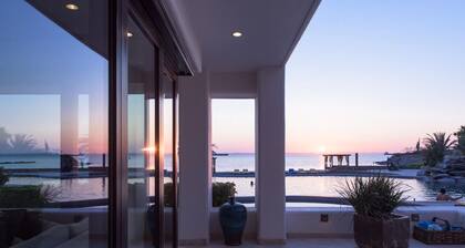 Oceanfront Residence with 3 Bedrooms