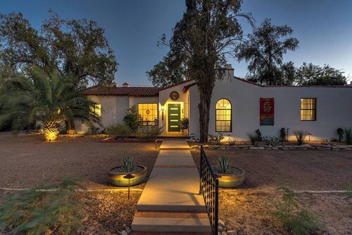 Casita Sam Hughes/University King bed