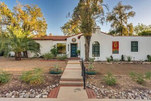 Exterior - Casita Sam Hughes/University King bed (Tucson)