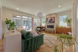 TV, fireplace, books, stereo