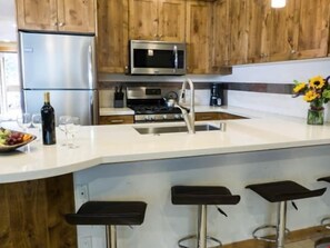 Fridge, microwave, oven, stovetop - 3BR Condo | Ski-in/Ski-out + Spacious Living Area (Truckee)